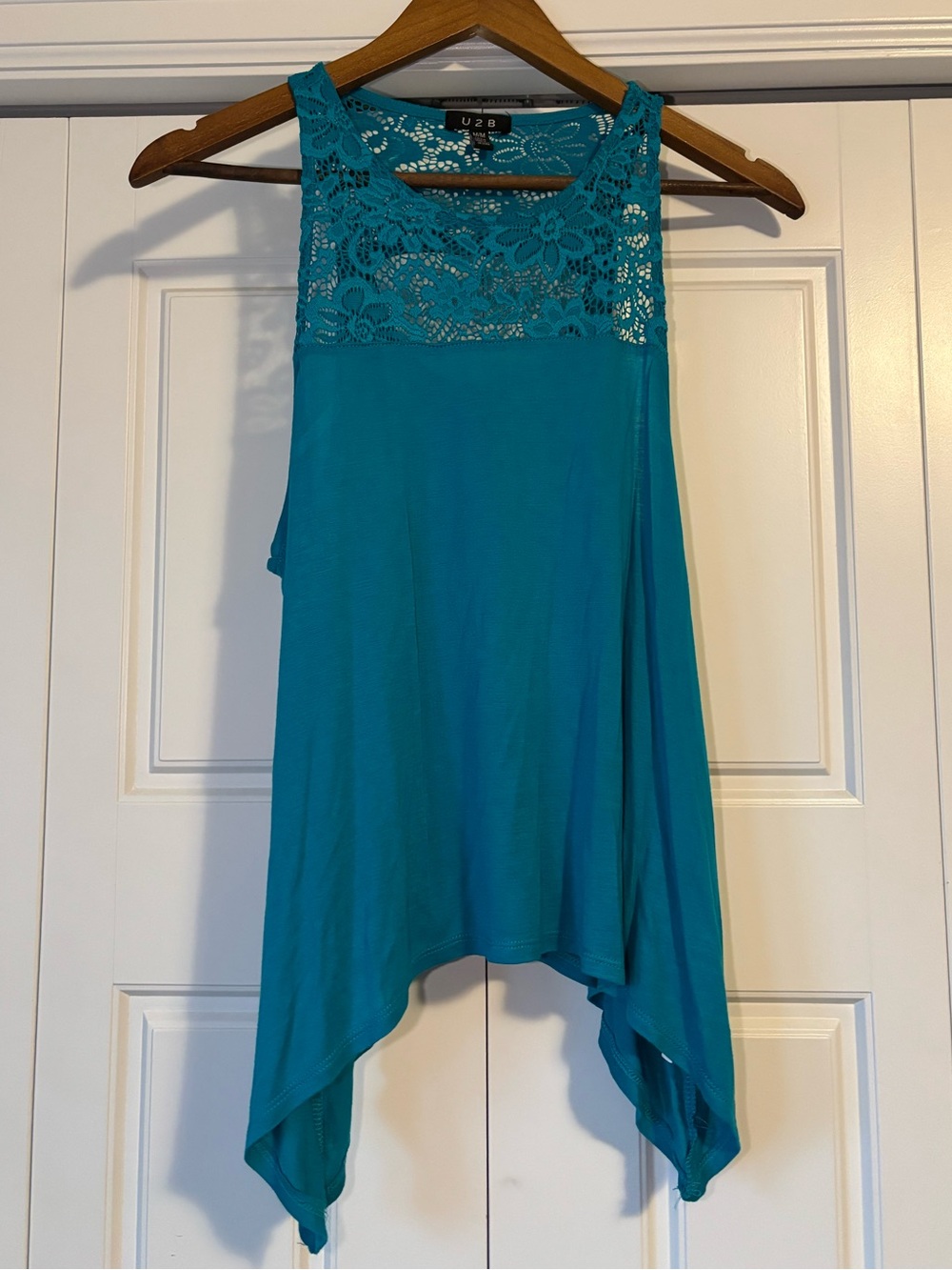 U2B, vibrant blue lace high low tank top